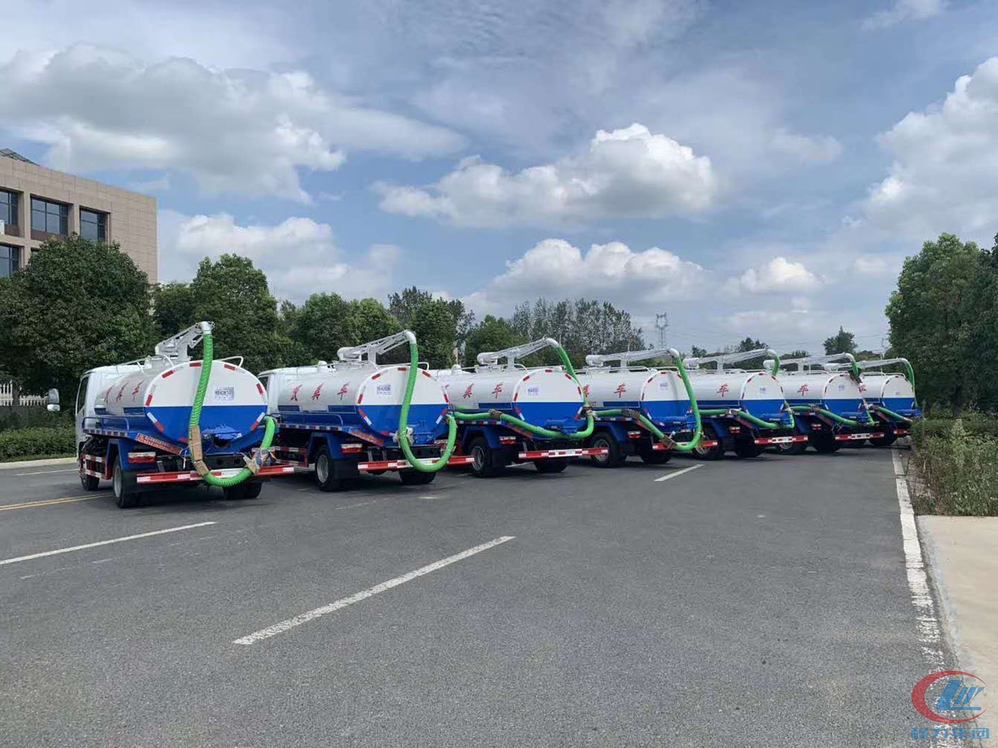 程力集團(tuán)國六東風(fēng)多利卡吸糞車批量發(fā)往內(nèi)蒙古