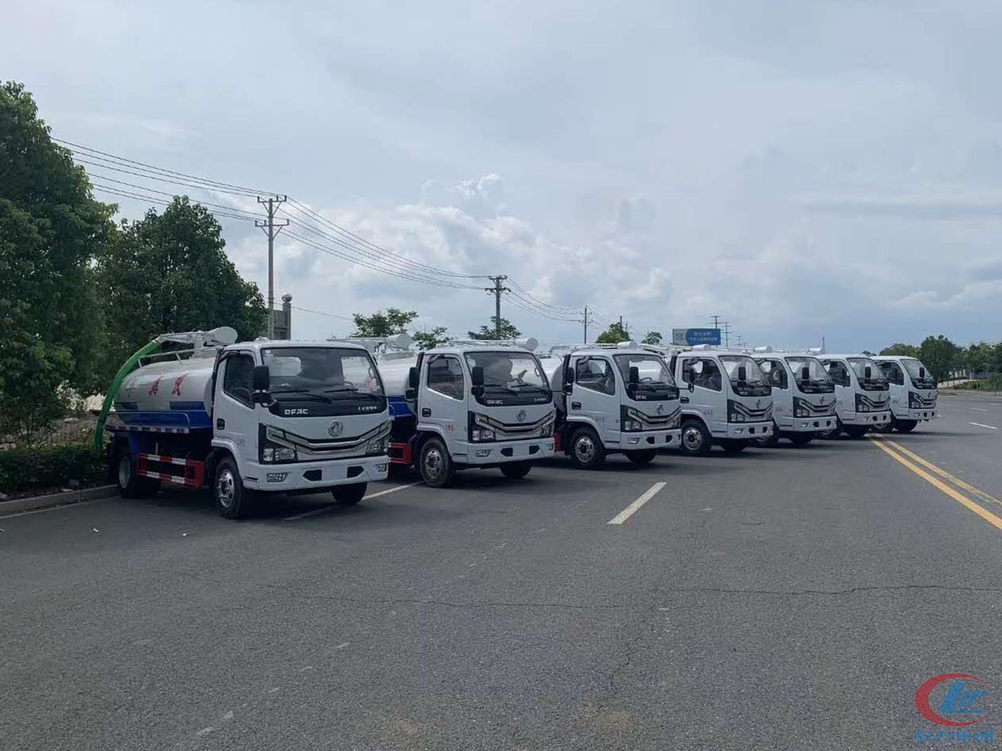 程力集團(tuán)國六東風(fēng)多利卡吸糞車批量發(fā)往內(nèi)蒙古