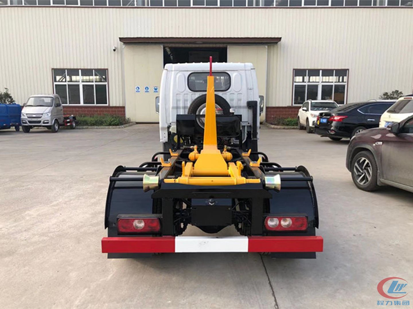 國六躍進(jìn)3方勾臂垃圾車