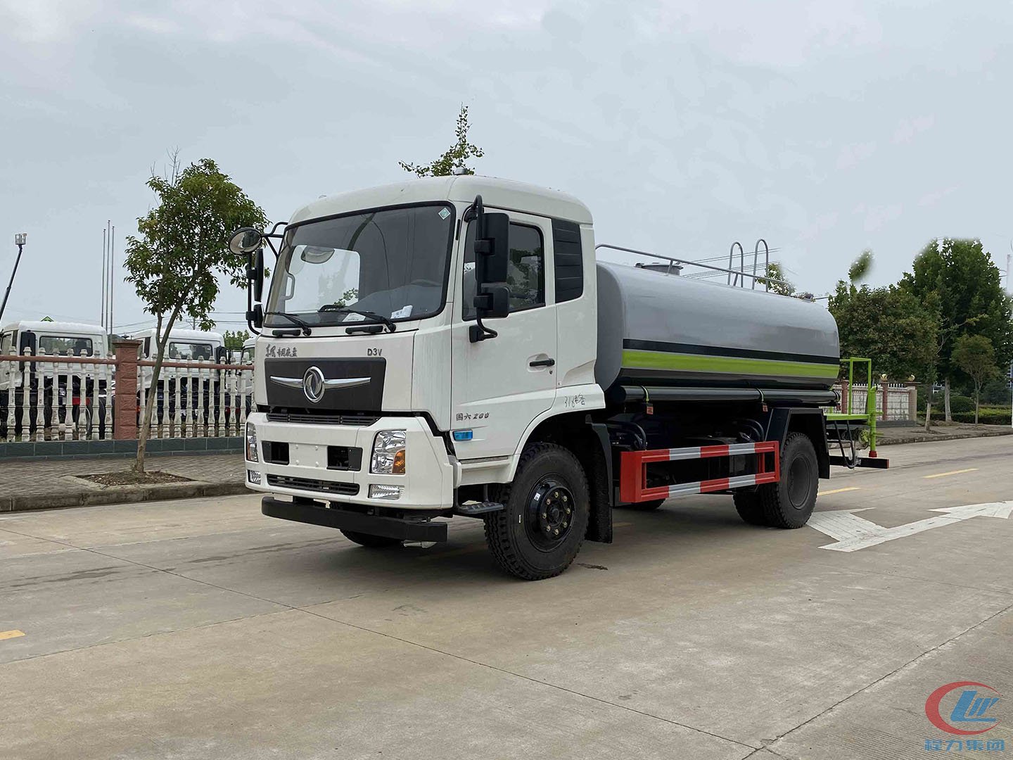國(guó)六12方東風(fēng)專(zhuān)底D3V灑水車(chē)