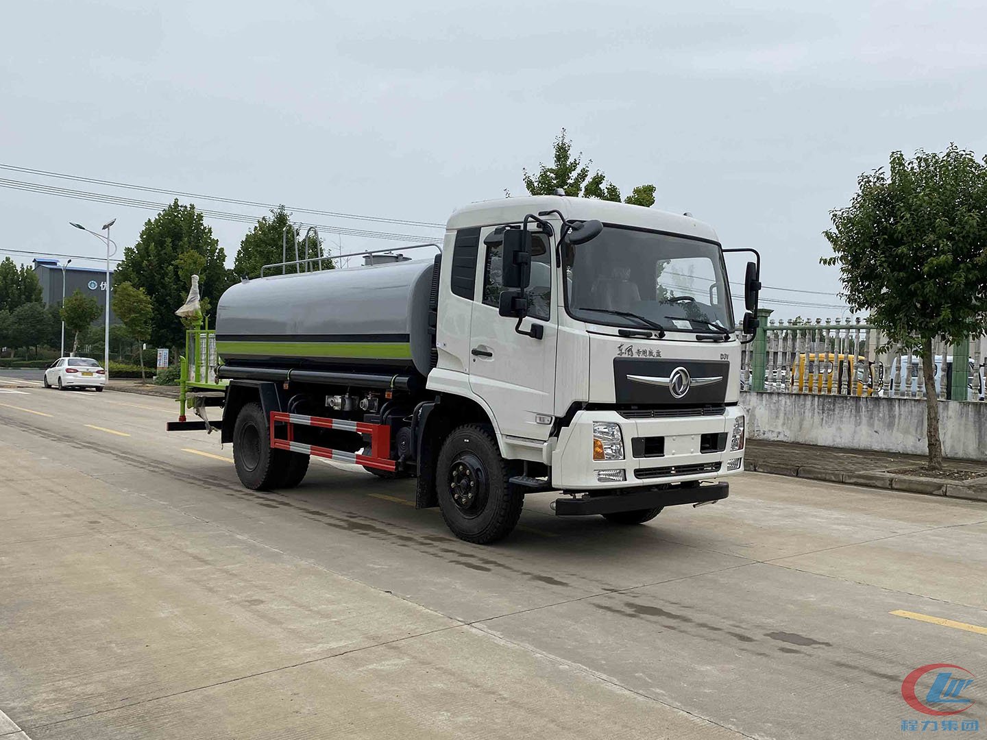 國(guó)六12方東風(fēng)專(zhuān)底D3V灑水車(chē)