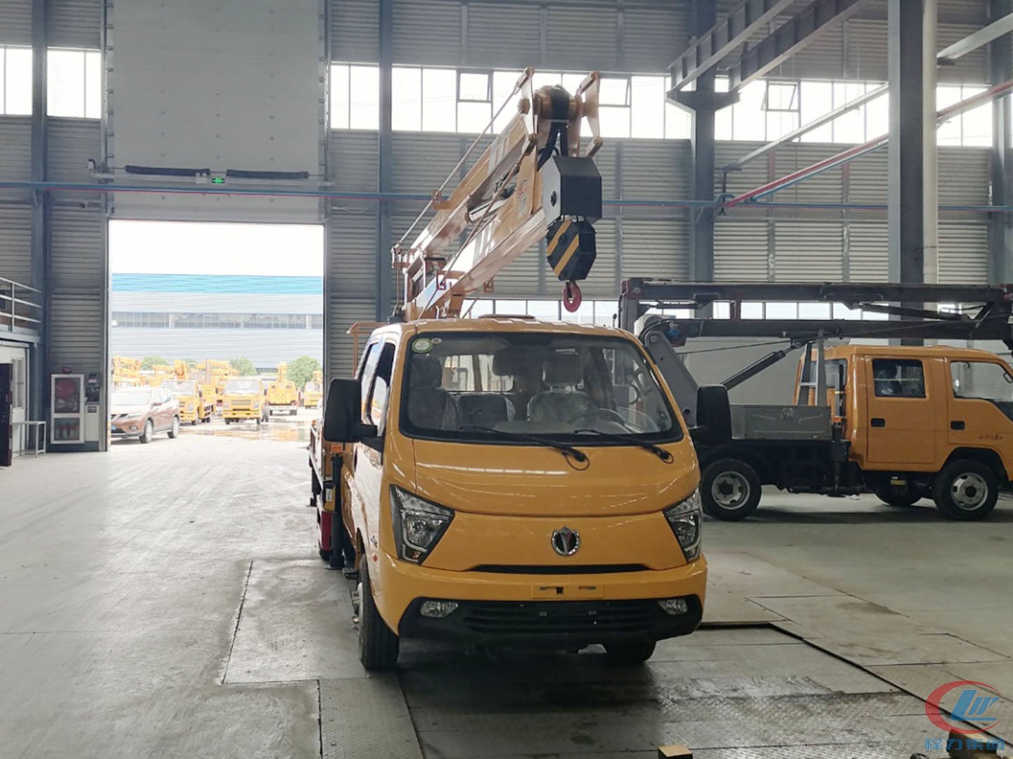 國(guó)六飛碟締途雙排座13.5米藍(lán)牌高空作業(yè)車(chē)