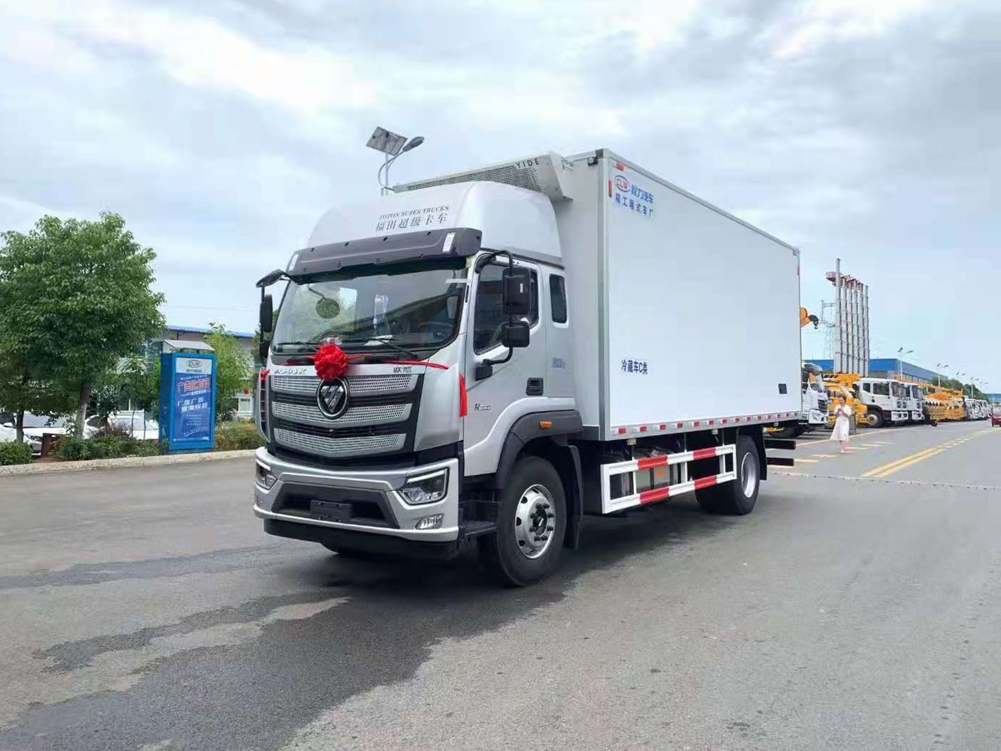 國(guó)六福田歐航高頂雙臥6.6米冷藏車