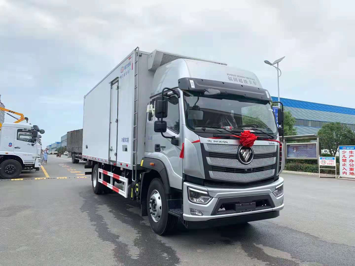 國(guó)六福田歐航高頂雙臥6.6米冷藏車