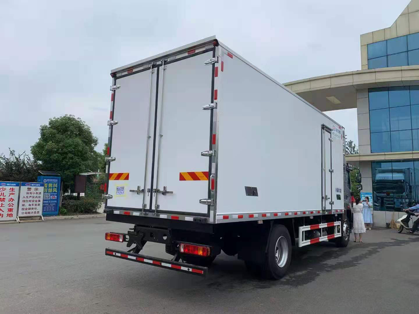 國(guó)六福田歐航高頂雙臥6.6米冷藏車