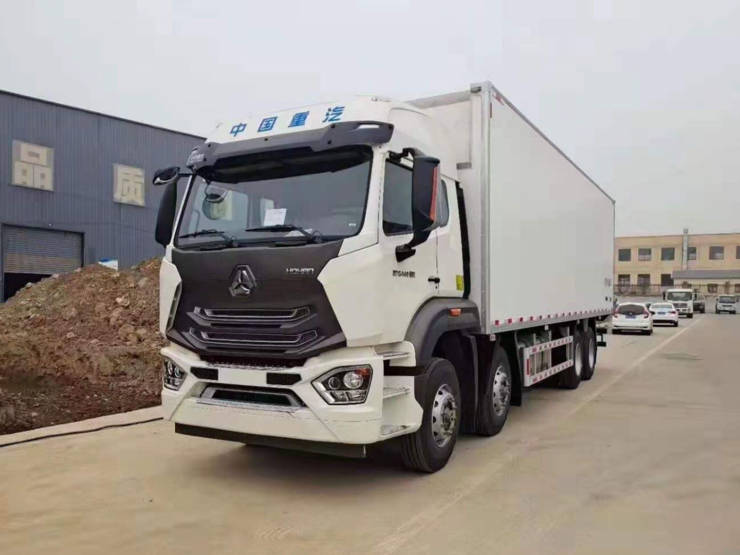 國(guó)六重汽豪瀚前四后八冷藏車(chē)