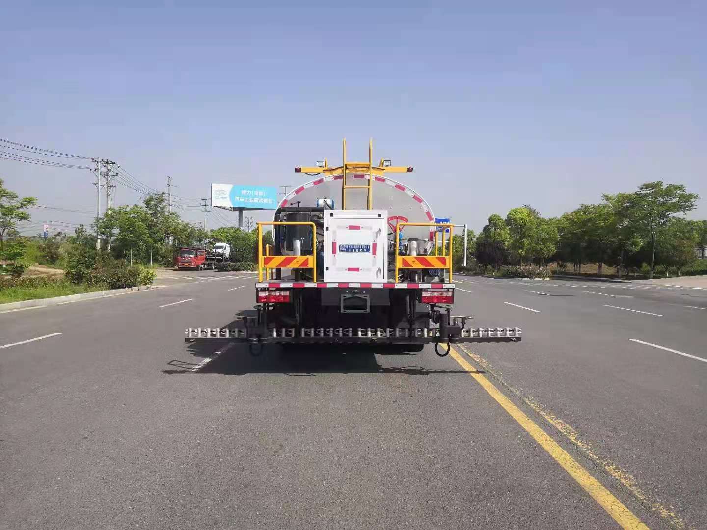 東風(fēng)D9國(guó)六10噸瀝青灑布車