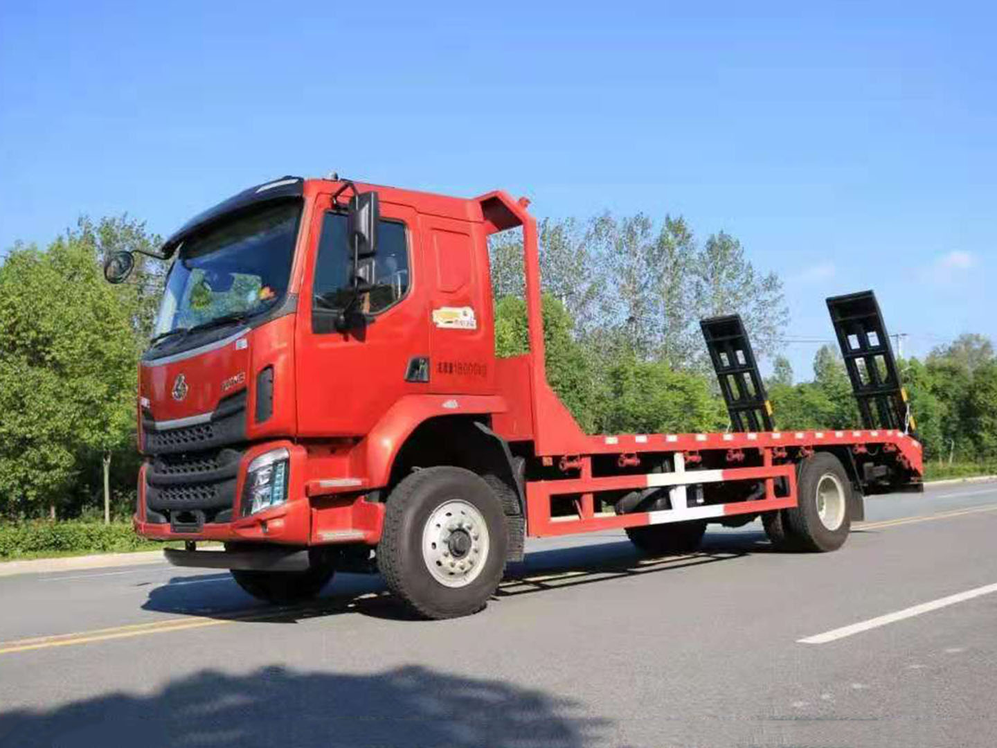 國(guó)六東風(fēng)柳汽乘龍單橋平板車圖片