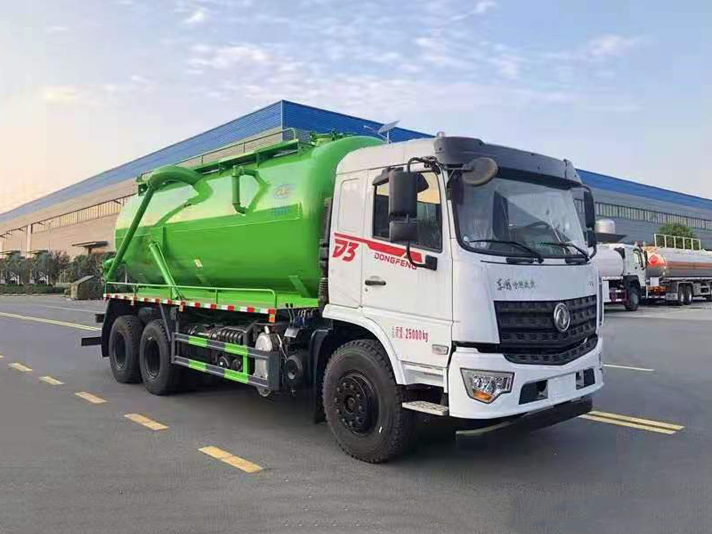 國六東風(fēng)專底D3后八輪吸污車