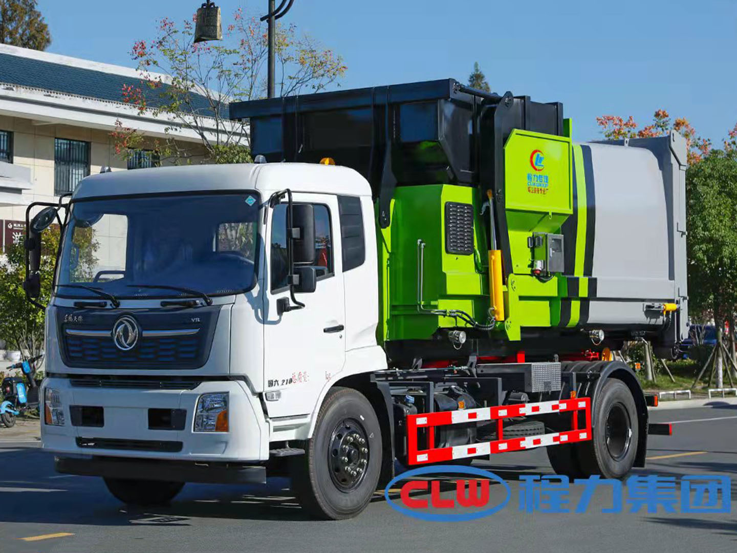 國(guó)六東風(fēng)天錦鉤臂垃圾車(chē)