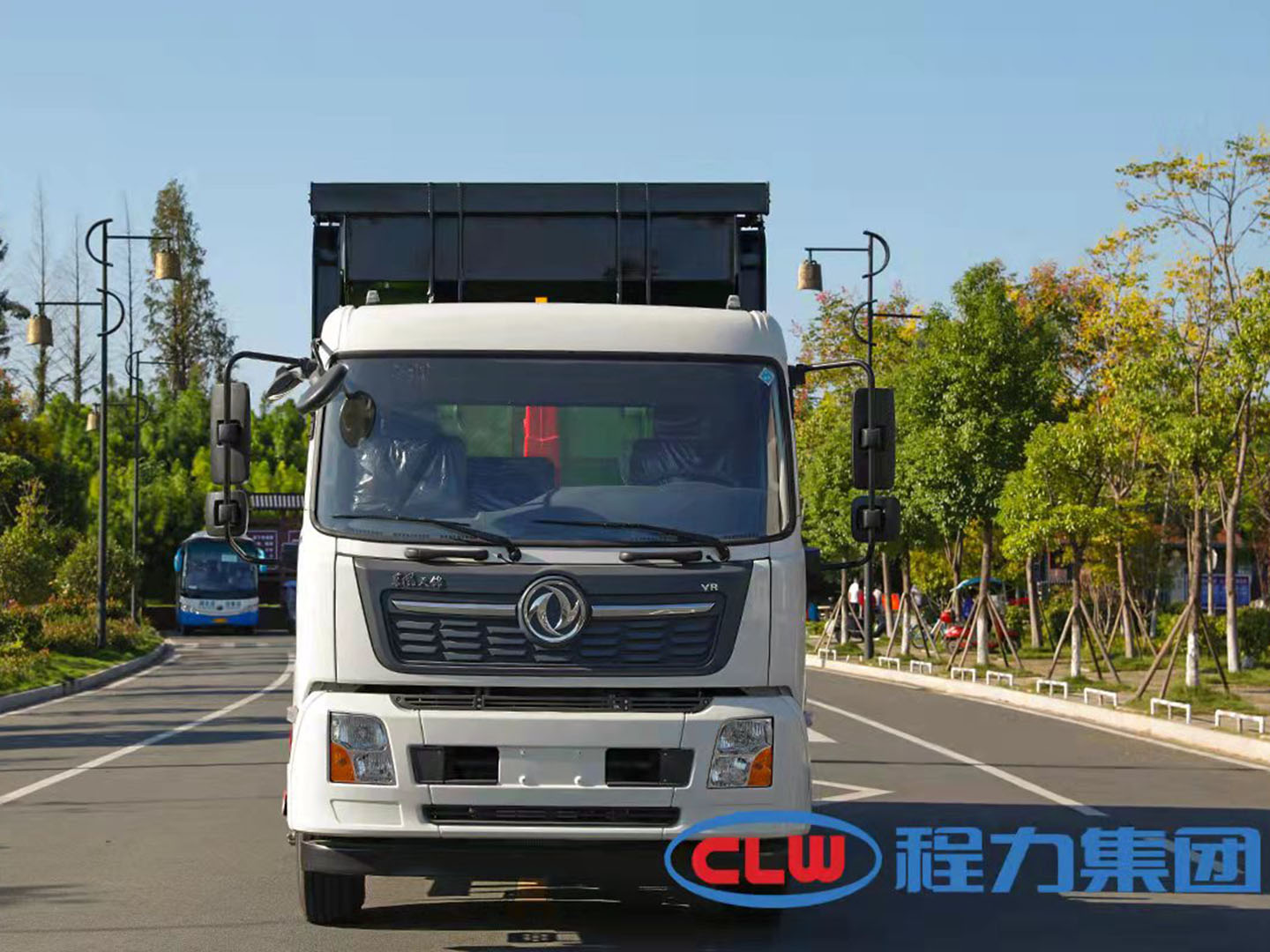 國(guó)六東風(fēng)天錦鉤臂垃圾車(chē)