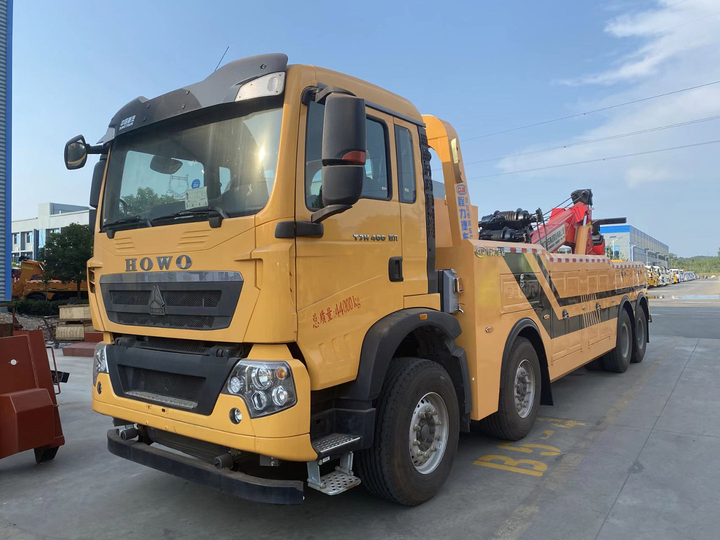 國(guó)六重汽豪沃前四后八一拖一清障車