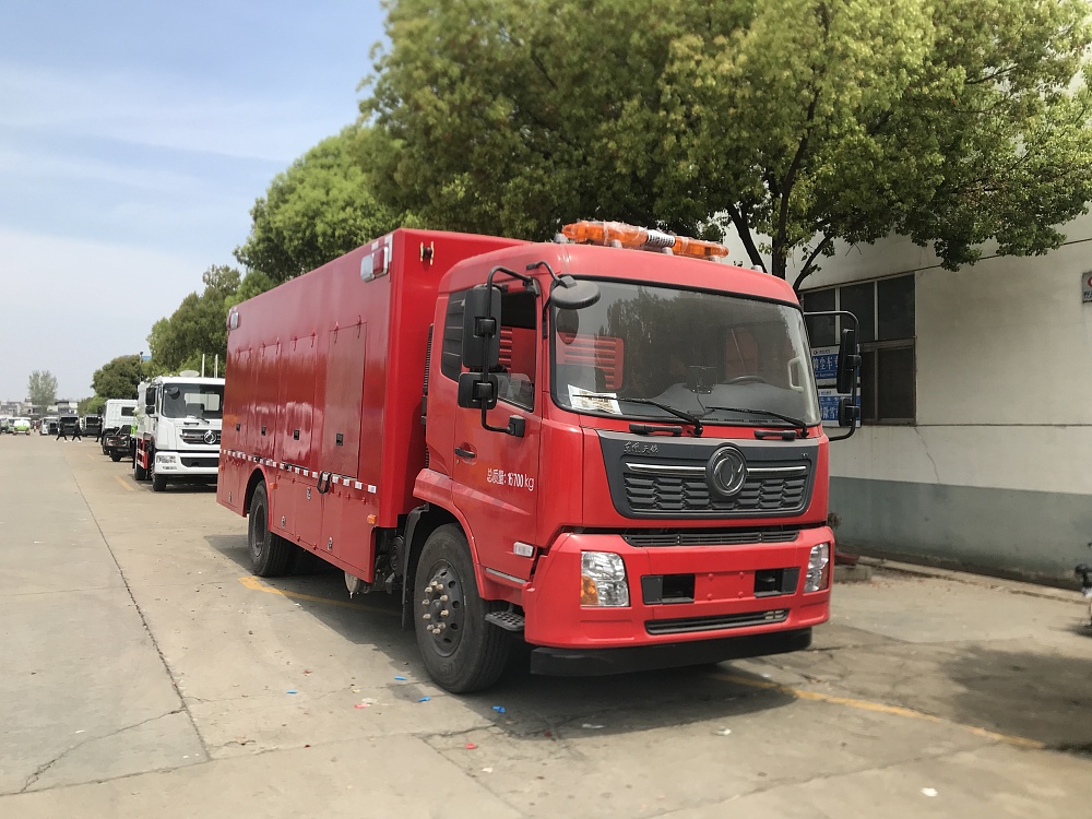 東風(fēng)天錦大流量排水搶險車
