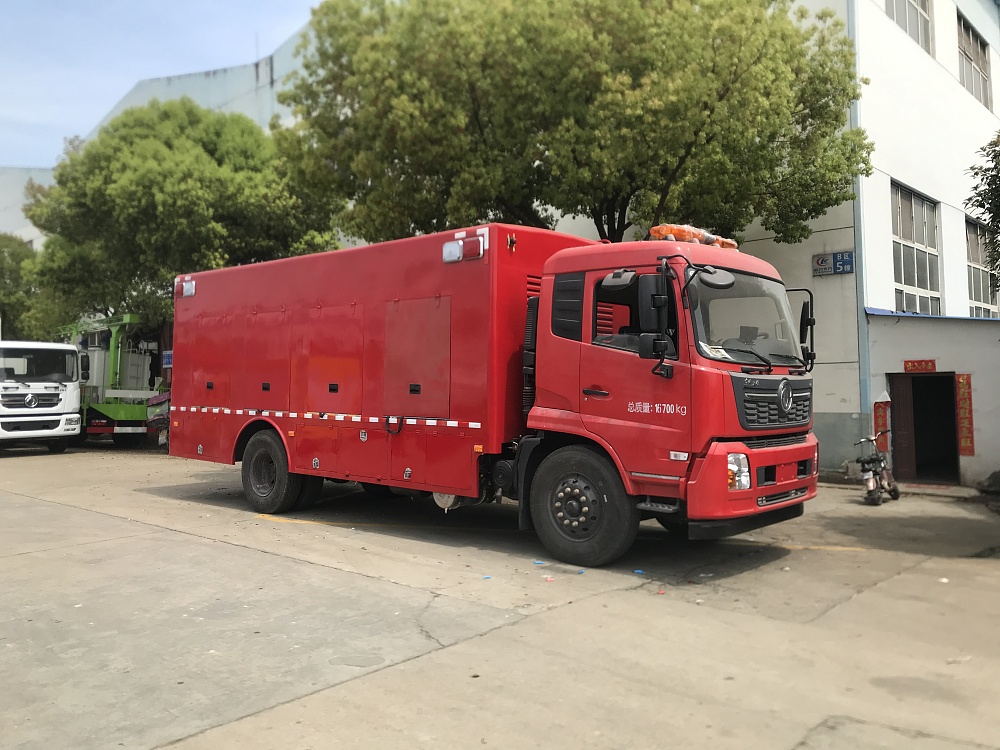 東風(fēng)天錦大流量排水搶險車