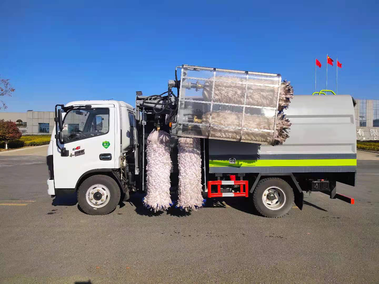 國六東風(fēng)小多利卡中置護欄清洗車