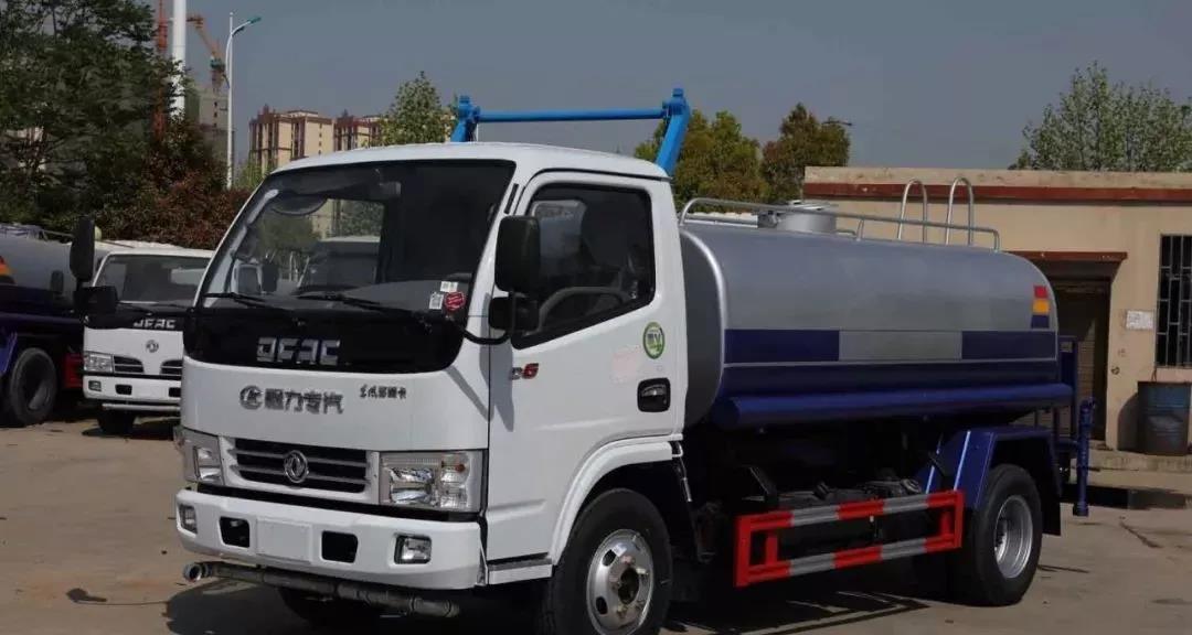 東風(fēng)多利卡灑水車(chē)
