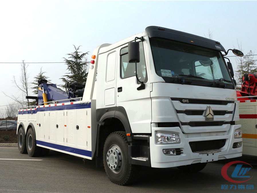 程力集團(tuán)重汽后八輪一拖一清障車(chē)高清圖