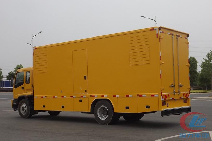 五十鈴FTR應急發(fā)電車側面圖