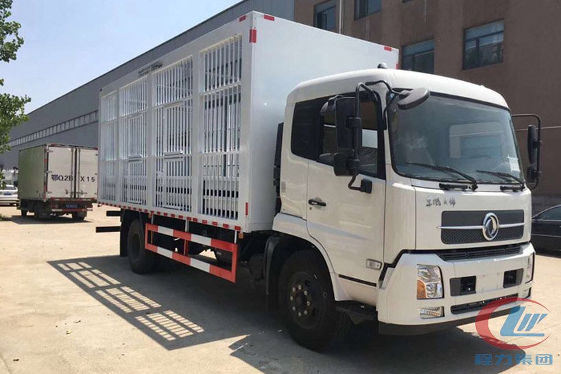 東風(fēng)天錦6米8運(yùn)豬車、畜禽運(yùn)輸車側(cè)面圖