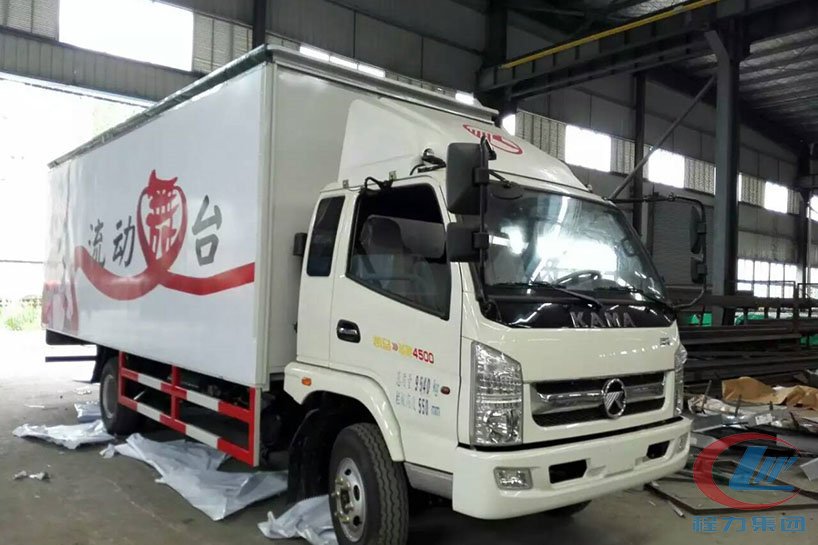 凱馬5.4米廂長舞臺車側(cè)面圖