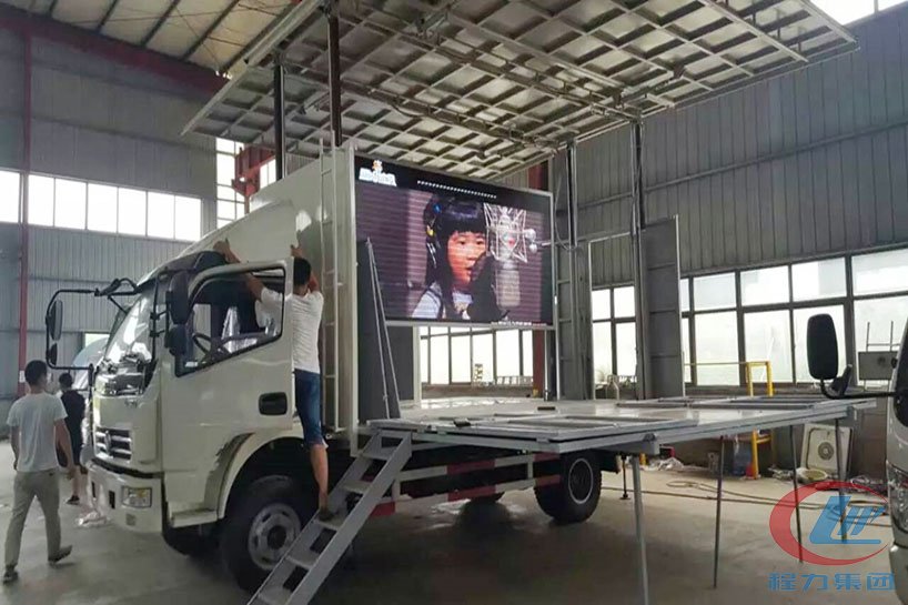 東風(fēng)5.2米廂長舞臺車側(cè)面圖