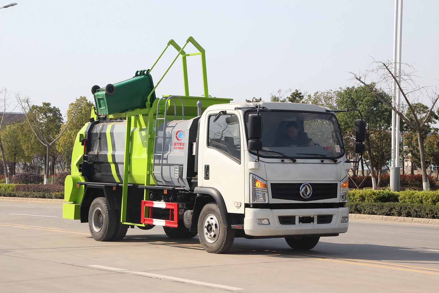 東風(fēng)御虎餐廚垃圾車(chē)