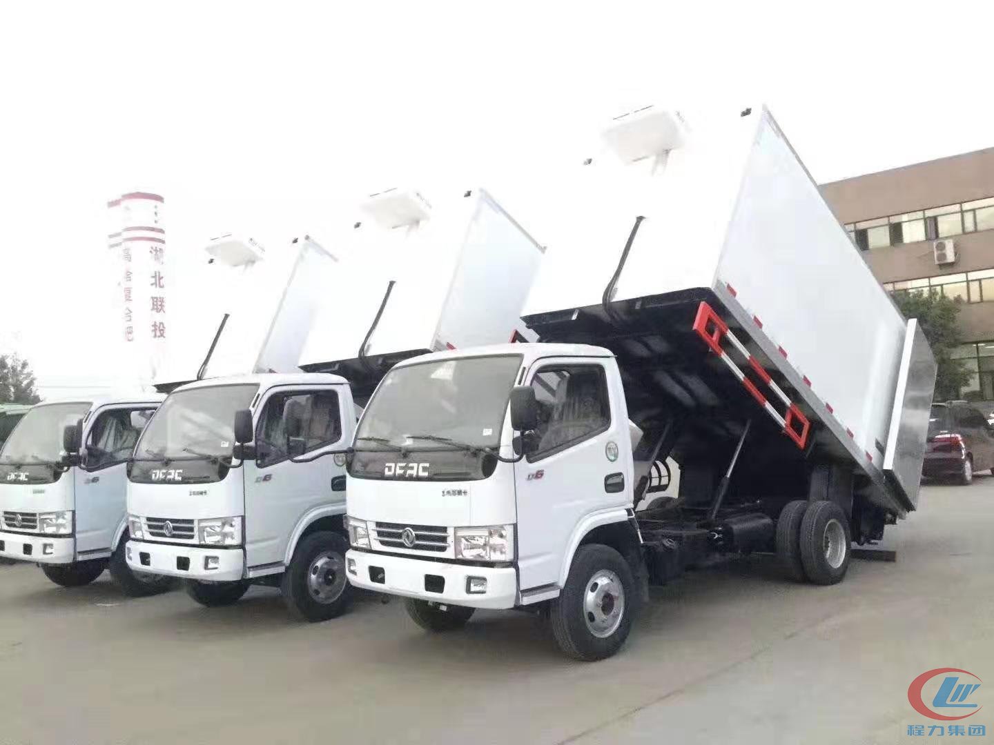 東風(fēng)多利卡D6動(dòng)物尸體運(yùn)轉(zhuǎn)車(chē)