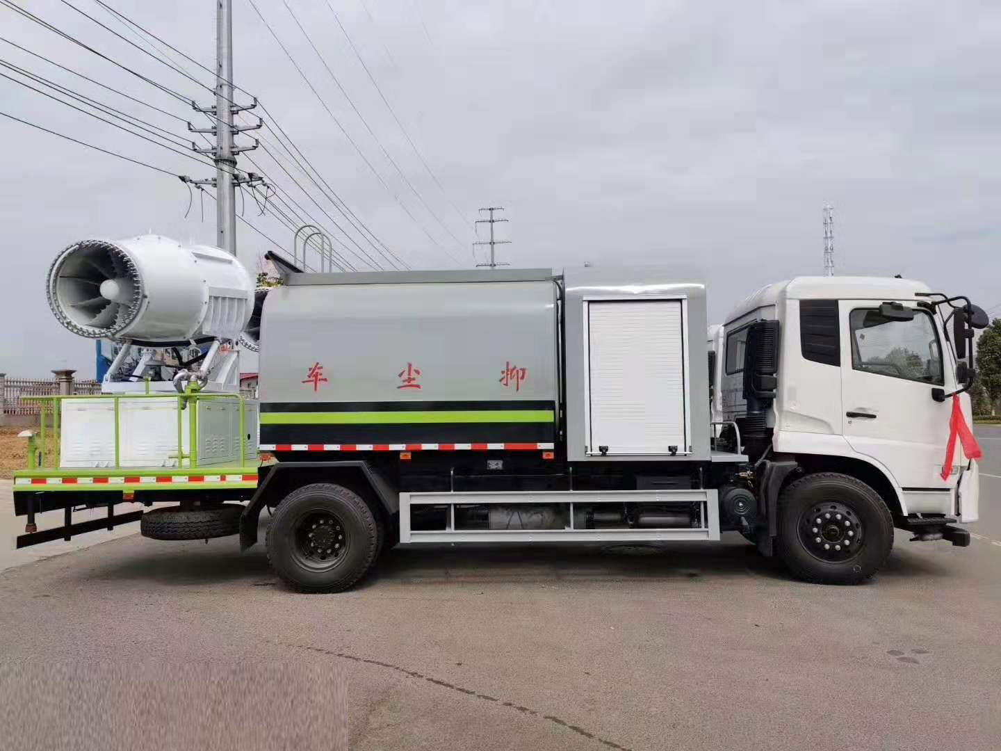 東風天錦多功能抑塵車背面圖