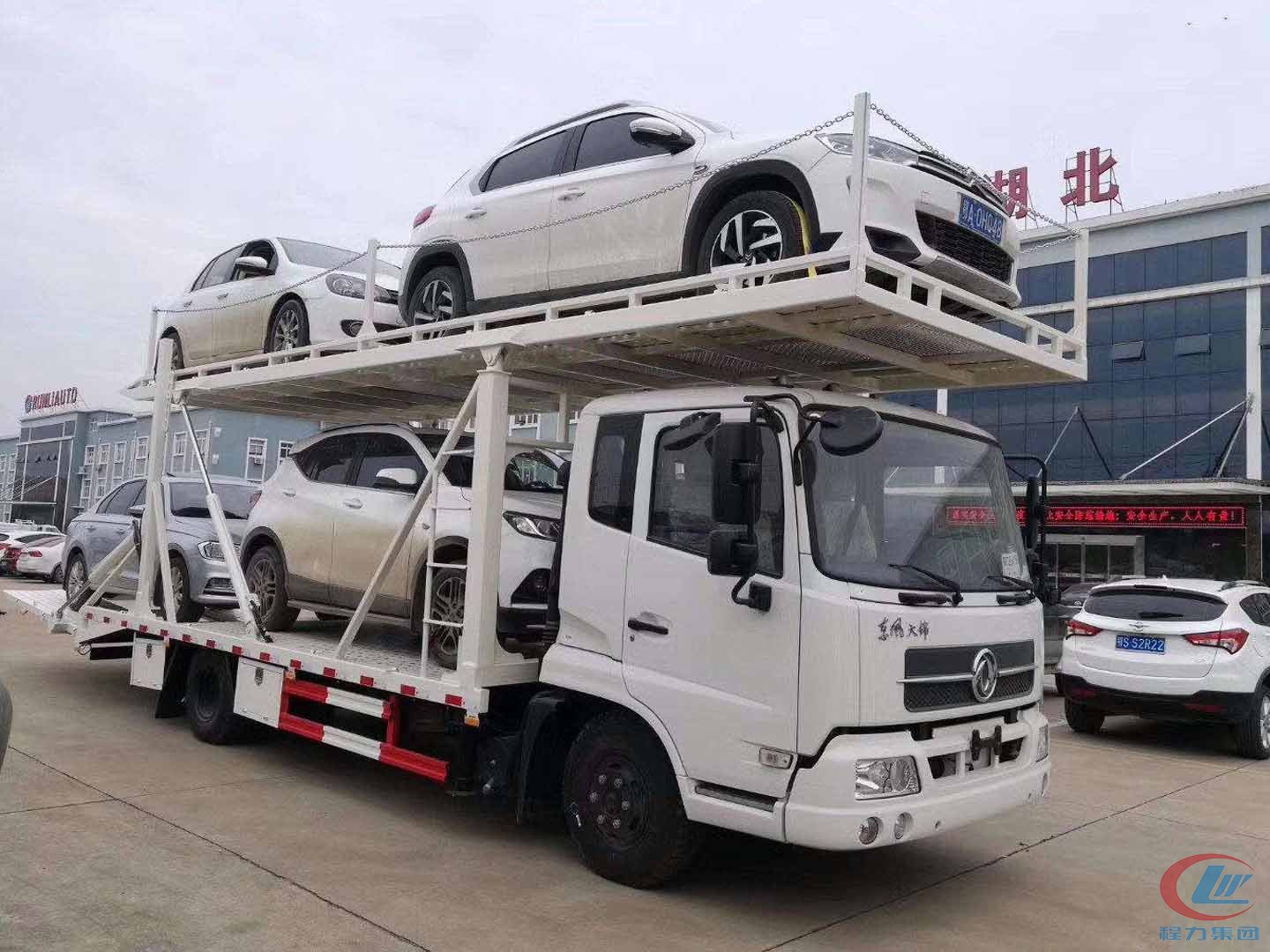 東風(fēng)天錦轎運車側(cè)面圖