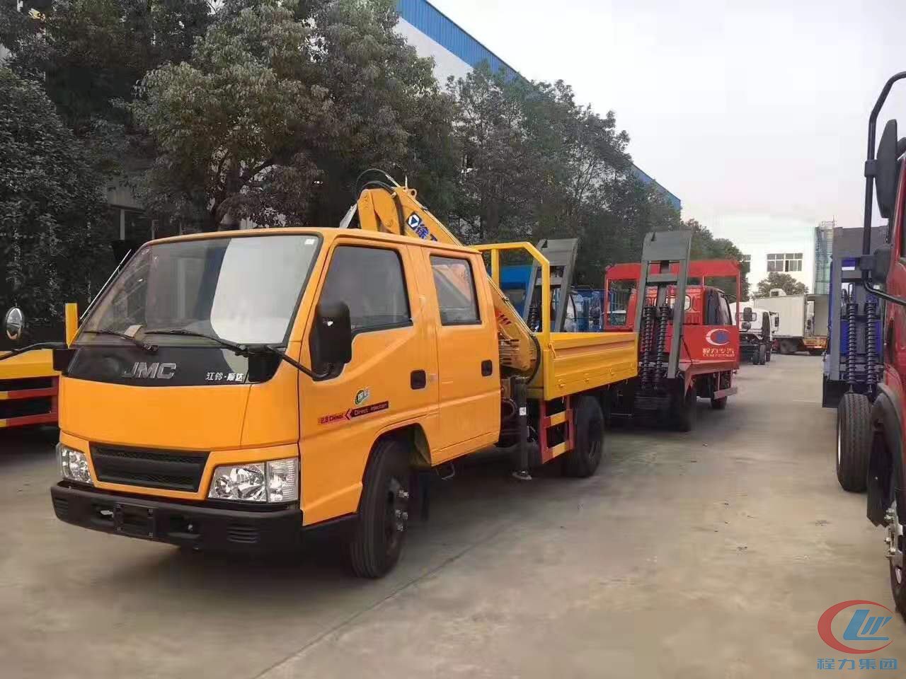 江鈴順達藍牌隨車吊，上裝徐工折臂吊