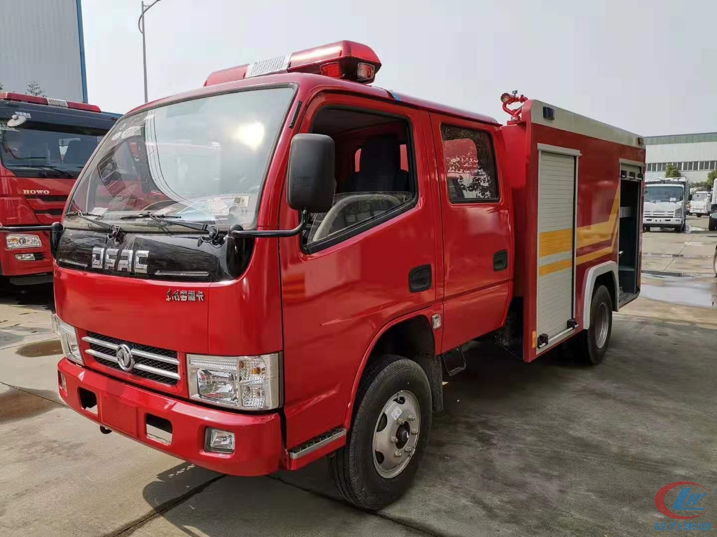 東風(fēng)小霸王多利卡水罐消防車(chē)側(cè)面圖