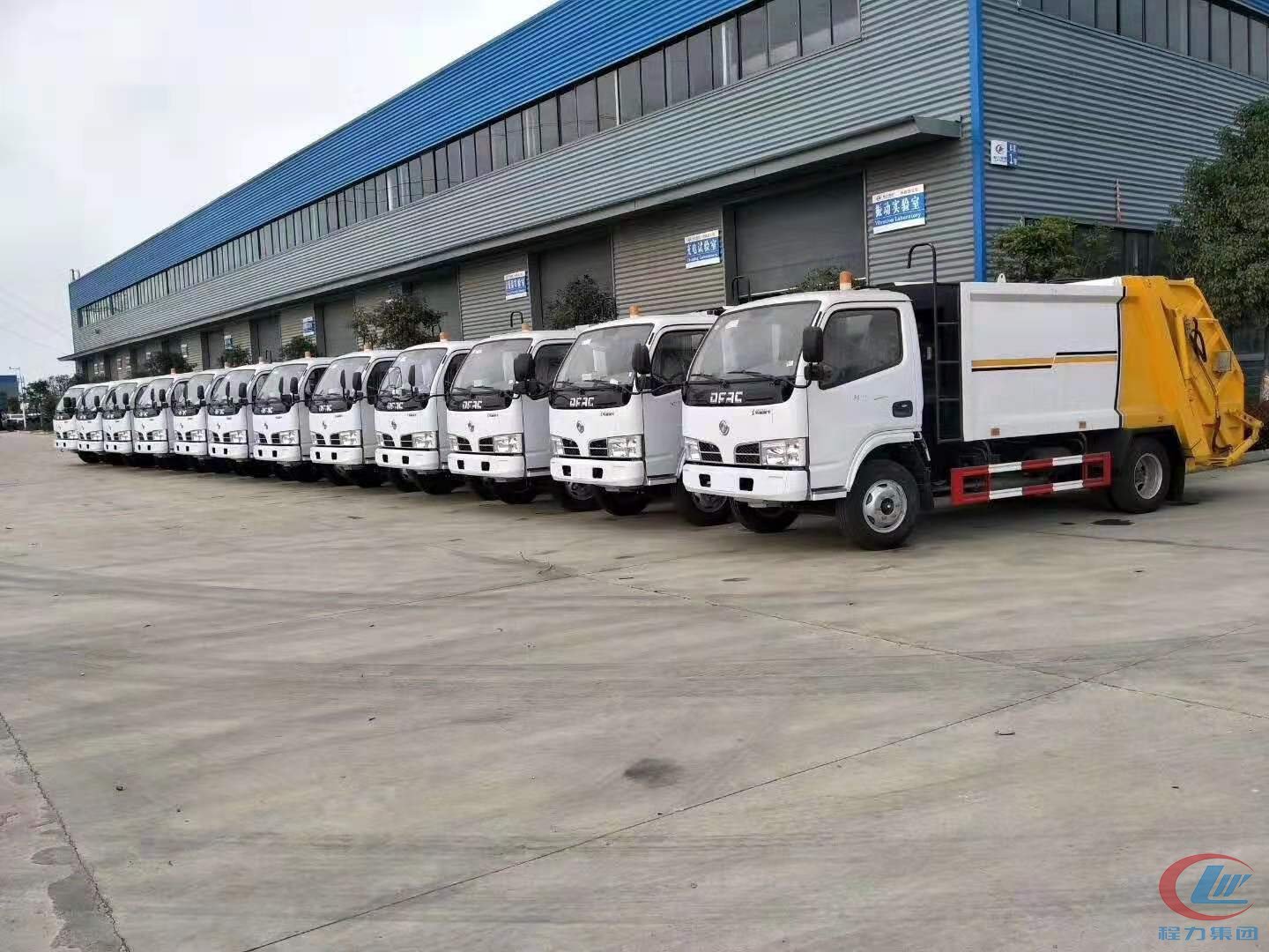 程力汽車(chē)集團(tuán)出口中東地區(qū)壓縮垃圾車(chē)項(xiàng)目展示