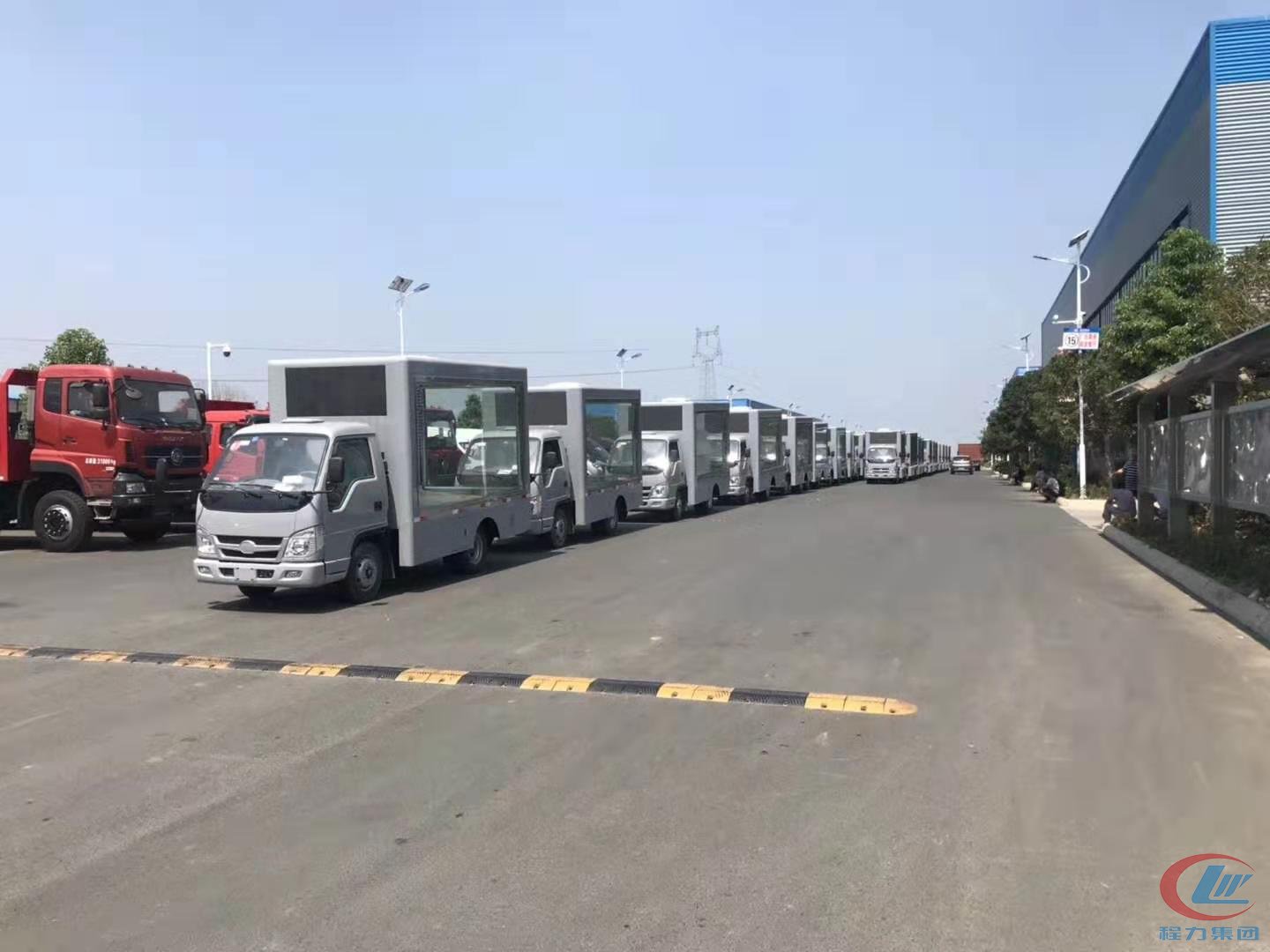 程力專汽廣告車(chē)出口非洲國(guó)家