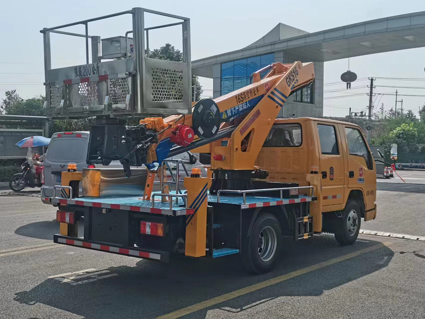 程力集團藍(lán)牌雙排駕駛室伸縮臂高空作業(yè)車