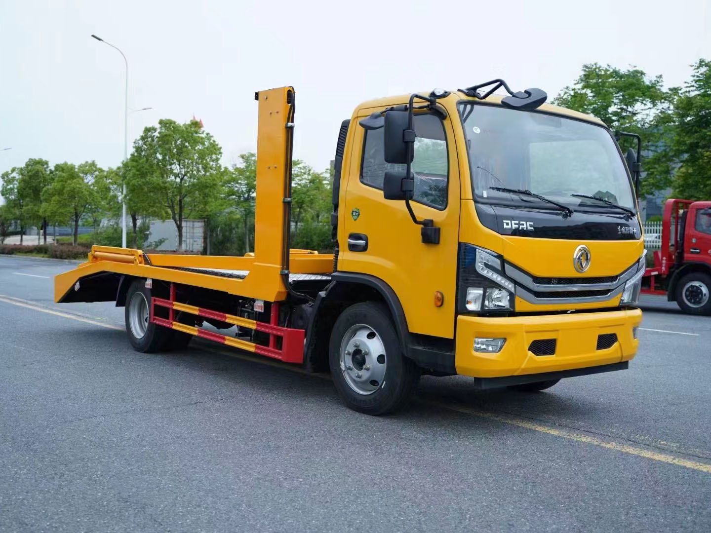 國六東風(fēng)多利卡二位板轎運(yùn)車